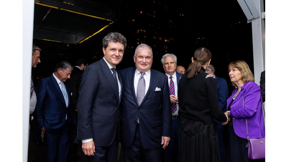Nicușor Dan s-a întâlnit cu foşti ambasadori ai SUA, la New York: „Le-am mulţumit pentru contribuţia lor la promovarea României” 1103734