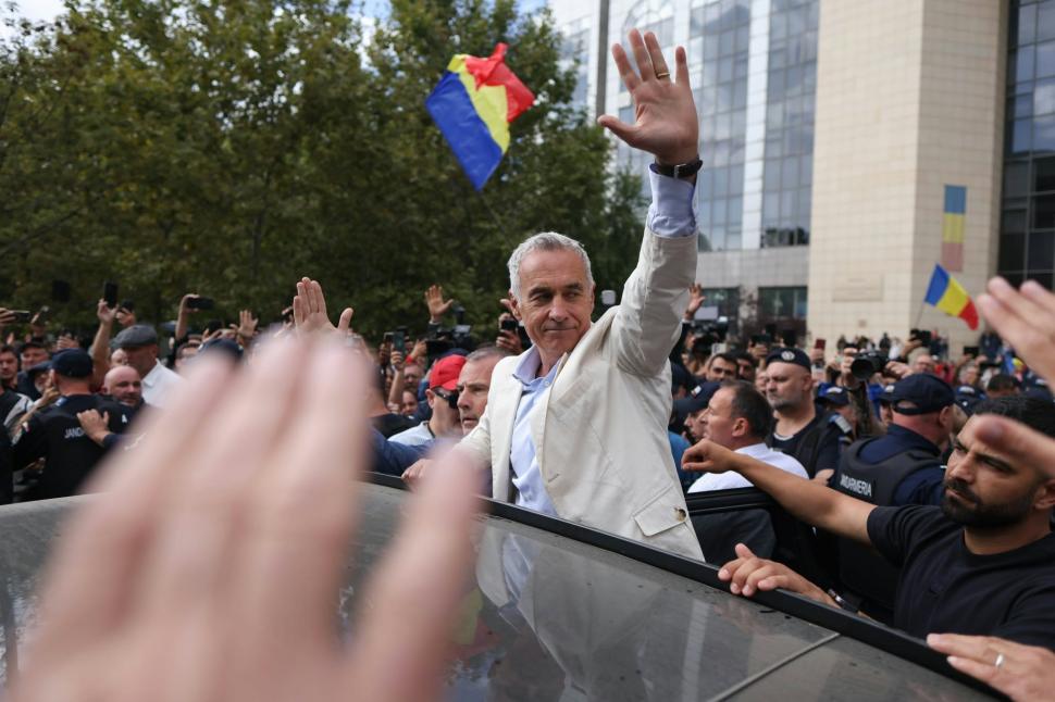 Călin Georgescu a plecat liber de la instanță, în aplauzele susținătorilor: „Șahul se joacă până cade regele” 1104063