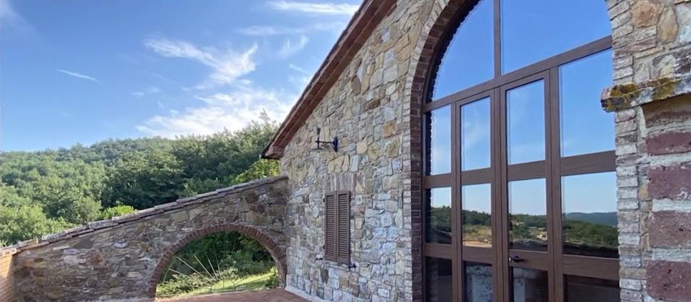 Imagini cu una dintre casele din Toscana, aflată pe lista lui Călin Georgescu. Are 7 dormitoare, piscină şi costă 1,2 milioane de euro 1104537