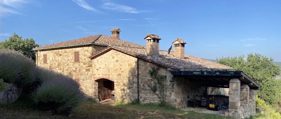 Imagini cu una dintre casele din Toscana, aflată pe lista lui Călin Georgescu. Are 7 dormitoare, piscină şi costă 1,2 milioane de euro 1104539