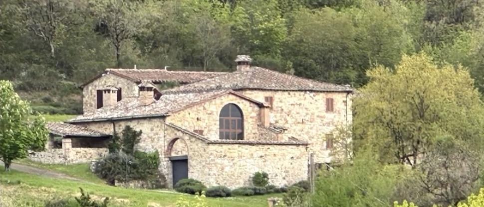 Imagini cu una dintre casele din Toscana, aflată pe lista lui Călin Georgescu. Are 7 dormitoare, piscină şi costă 1,2 milioane de euro 1104541