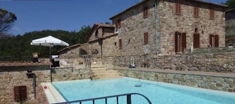 Imagini cu una dintre casele din Toscana, aflată pe lista lui Călin Georgescu. Are 7 dormitoare, piscină şi costă 1,2 milioane de euro 1104542