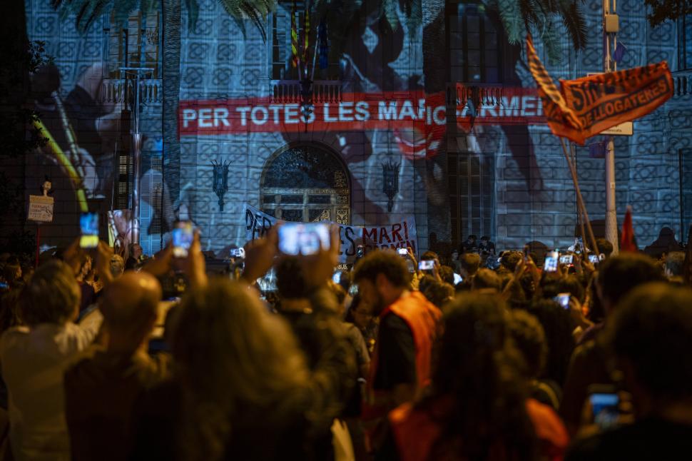 Revoltă în Spania după ce o bătrână de 87 de ani a fost evacuată din locuință. Ea nu a putut plăti chiria majorată de noul proprietar 1104569