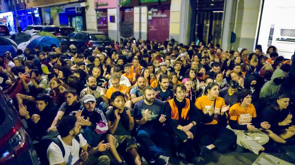 Revoltă în Spania după ce o bătrână de 87 de ani a fost evacuată din locuință. Ea nu a putut plăti chiria majorată de noul proprietar 1104571