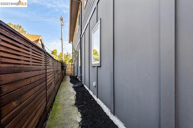 În 3 ani de renovări, doi soți antreprenori au transformat complet o biserică istorică abandonată din Oakland: Acum e o casă de 357 mp 1104820