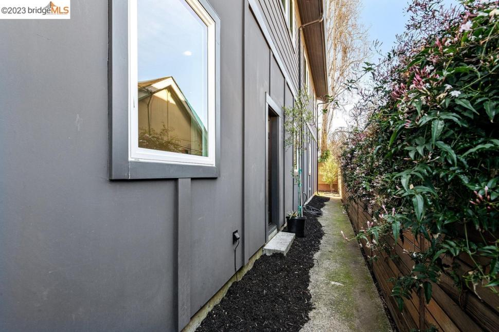 În 3 ani de renovări, doi soți antreprenori au transformat complet o biserică istorică abandonată din Oakland: Acum e o casă de 357 mp 1104823