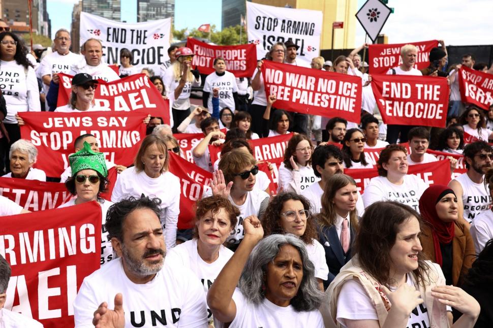 Susan Sarandon și alte celebrități au fost arestate în New York, la un protest anti-Netanyahu: „Bibi” a stârnit revoltă și în sala ONU 1105206