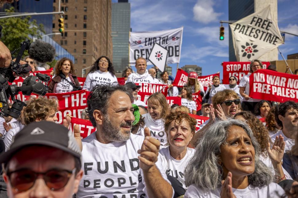Susan Sarandon și alte celebrități au fost arestate în New York, la un protest anti-Netanyahu: „Bibi” a stârnit revoltă și în sala ONU 1105209