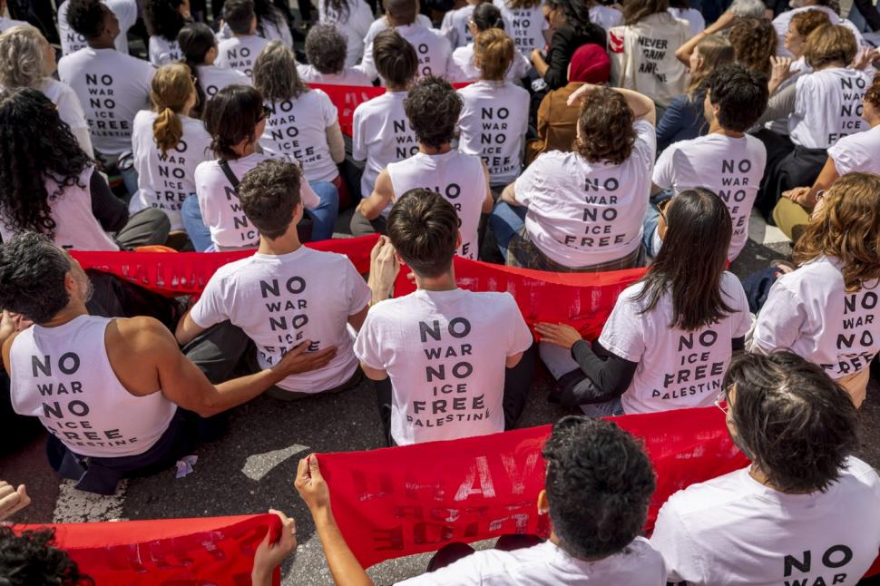 Susan Sarandon și alte celebrități au fost arestate în New York, la un protest anti-Netanyahu: „Bibi” a stârnit revoltă și în sala ONU 1105210
