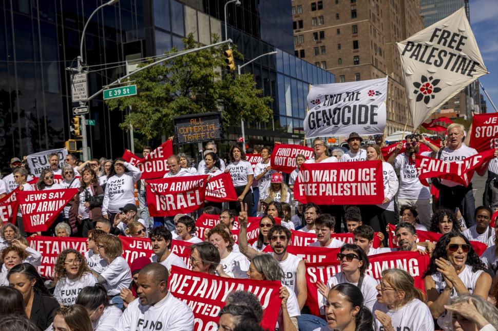 Susan Sarandon și alte celebrități au fost arestate în New York, la un protest anti-Netanyahu: „Bibi” a stârnit revoltă și în sala ONU 1105211