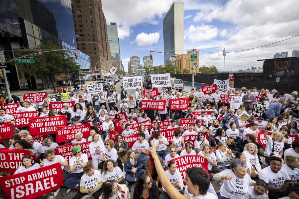 Susan Sarandon și alte celebrități au fost arestate în New York, la un protest anti-Netanyahu: „Bibi” a stârnit revoltă și în sala ONU 1105212