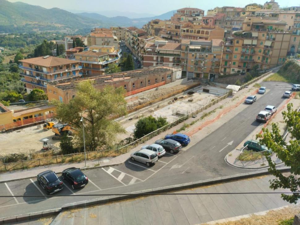 Un oraș din Italia își reconstruiește școala cu 70% din deșeurile rămase după demolarea vechii clădiri: Va colecta și apa de ploaie 1105033