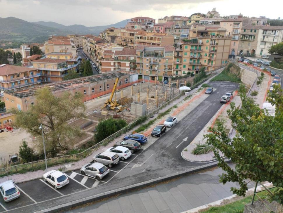Un oraș din Italia își reconstruiește școala cu 70% din deșeurile rămase după demolarea vechii clădiri: Va colecta și apa de ploaie 1105034