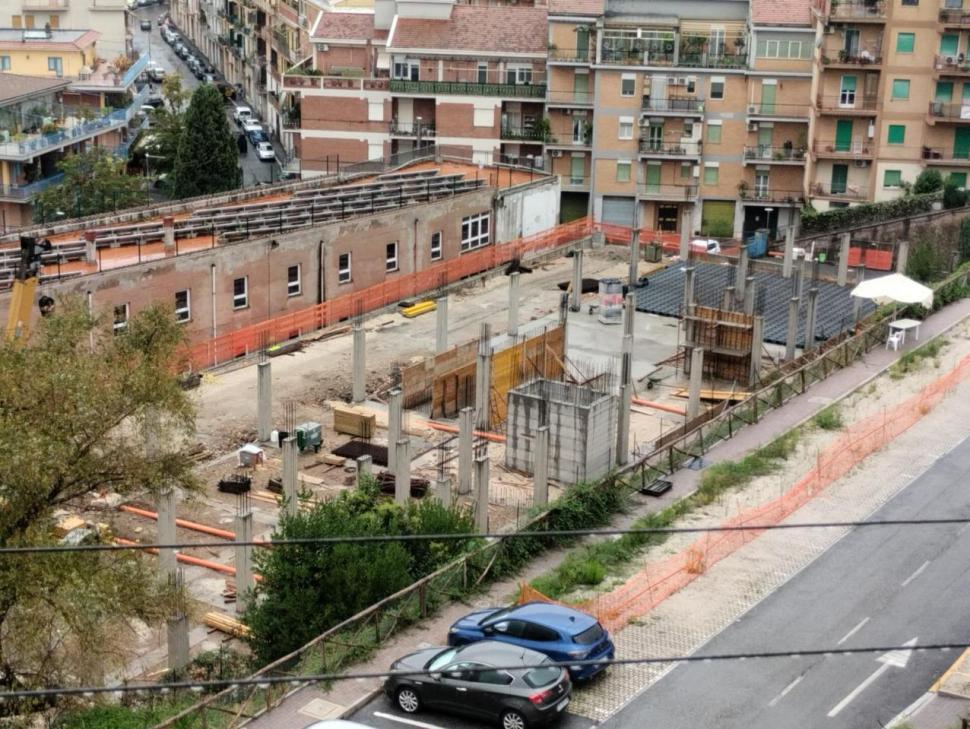 Un oraș din Italia își reconstruiește școala cu 70% din deșeurile rămase după demolarea vechii clădiri: Va colecta și apa de ploaie 1105035