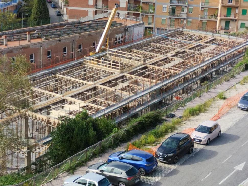 Un oraș din Italia își reconstruiește școala cu 70% din deșeurile rămase după demolarea vechii clădiri: Va colecta și apa de ploaie 1105036