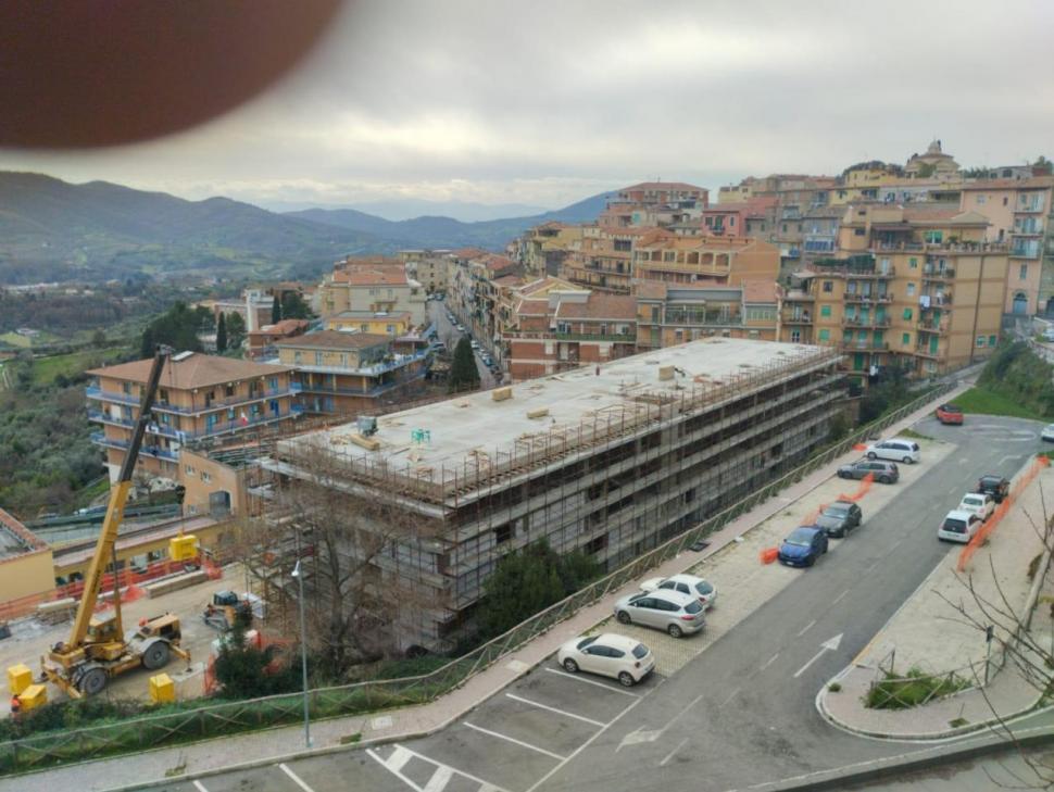 Un oraș din Italia își reconstruiește școala cu 70% din deșeurile rămase după demolarea vechii clădiri: Va colecta și apa de ploaie 1105038