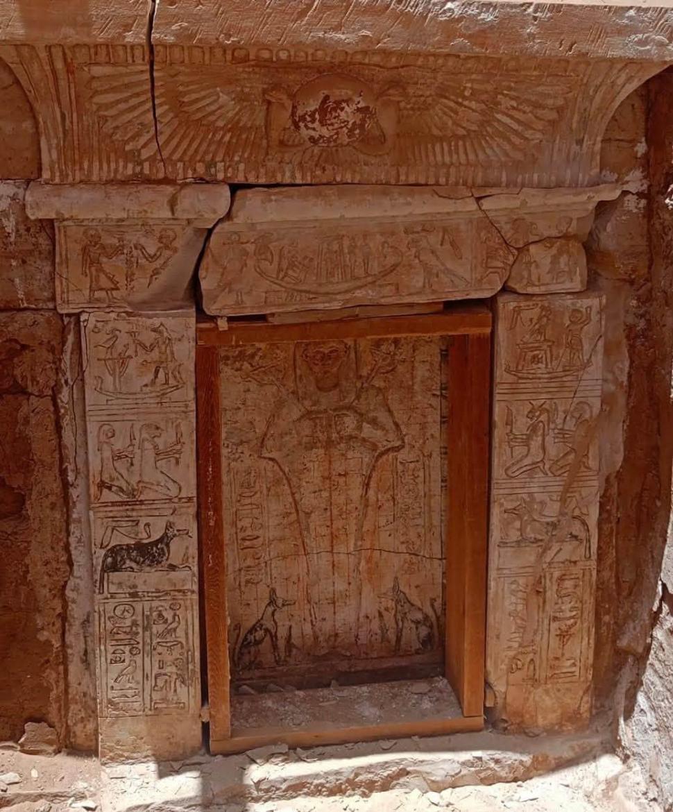 O piramidă veche de 1.700 de ani a fost descoperită în Egipt. O poezie în limba greacă şi o monedă de bronz, găsite în interior 1105527