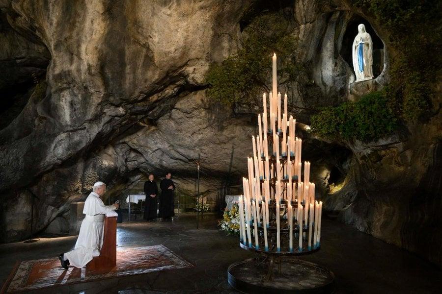 Papa Leon s-a rugat în Grota de la Lourdes pentru ca Franţa să aibă "lideri înţelepţi şi generoşi" 1105555