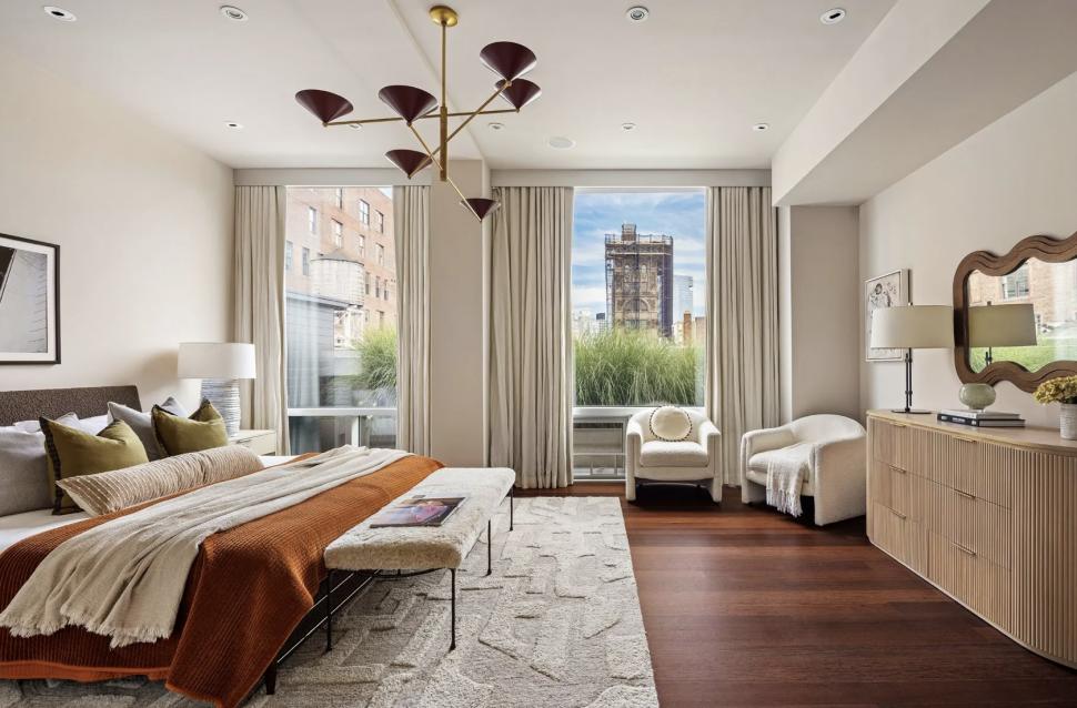 În 2010, Thierry Henry a plătit 14.850.000 de $ pe un penthouse și apartamentul de sub el. Le-a unit într-un triplex, iar acum îl vinde 1105845