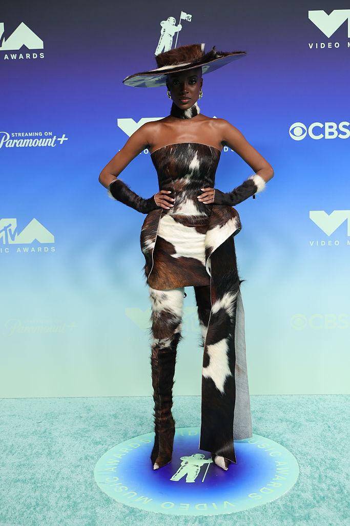 Ținute transparente și extrem de îndrăznețe la MTV Video Music Awards 2026. Cum au apărut pe covorul roșu vedetele 1105726