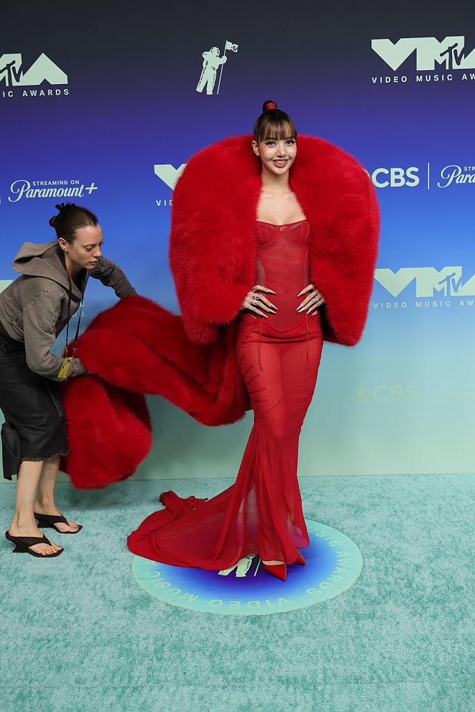 Ținute transparente și extrem de îndrăznețe la MTV Video Music Awards 2026. Cum au apărut pe covorul roșu vedetele 1105731