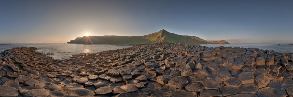 Ani de zile, turiștii au pus monede în crăpăturile Giant's Causeway pentru noroc. Acum, au fost extrase 20 de kg pentru a salva situl 1106171