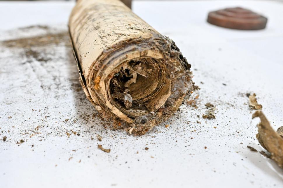 O capsulă a timpului a stat ascunsă 100 de ani în Turnul Sfatului din Sibiu. Descoperirea uimitoare a fost făcută în timpul restaurării 1106205