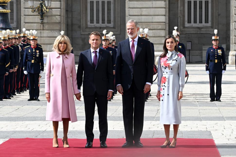 Regele și regina Spaniei i-au primit pe Emmanuel și Brigitte Macron cu fast la palatul regal, în prima lor vizită de stat la Madrid 1106394