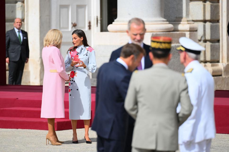 Regele și regina Spaniei i-au primit pe Emmanuel și Brigitte Macron cu fast la palatul regal, în prima lor vizită de stat la Madrid 1106396