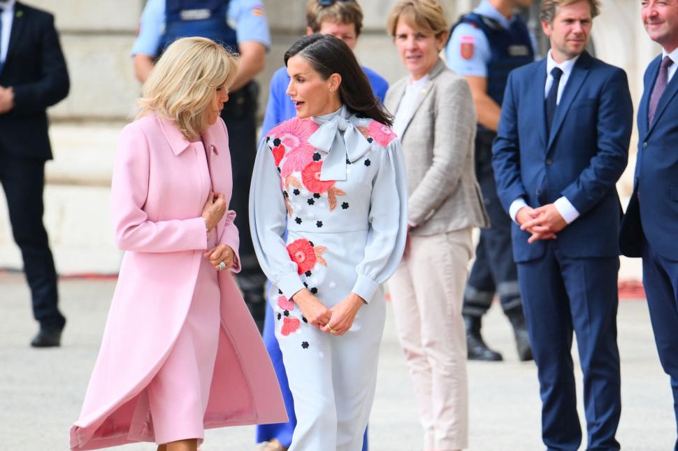 Regele și regina Spaniei i-au primit pe Emmanuel și Brigitte Macron cu fast la palatul regal, în prima lor vizită de stat la Madrid 1106402