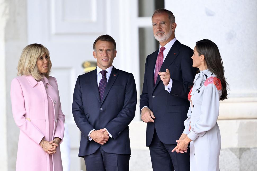 Regele și regina Spaniei i-au primit pe Emmanuel și Brigitte Macron cu fast la palatul regal, în prima lor vizită de stat la Madrid 1106410