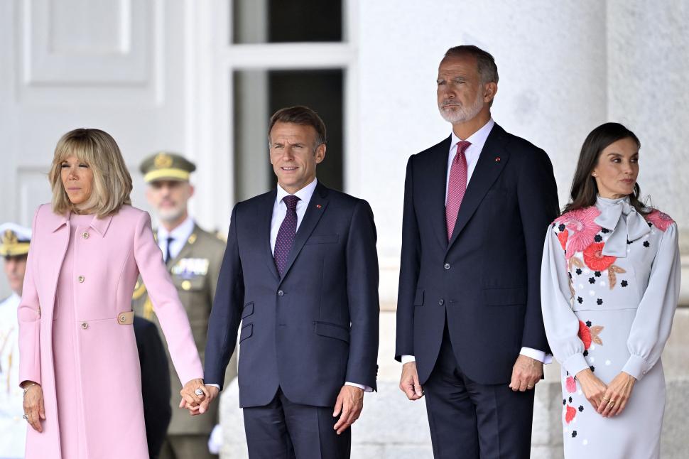 Regele și regina Spaniei i-au primit pe Emmanuel și Brigitte Macron cu fast la palatul regal, în prima lor vizită de stat la Madrid 1106416