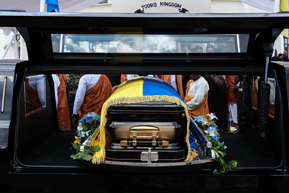 Un jurnalist va fi rege în Uganda, după ce un fotbalist a refuzat tronul. Există însă o dispută foarte interesantă legată de succesiune 1106146