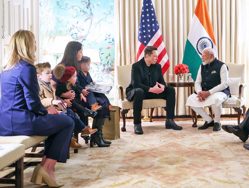 Cine este partenera lui Elon Musk, angajata Neuralink cu care are 4 copii: Shivon Zilis a fost adoptată. Mama ei este din India 1106723