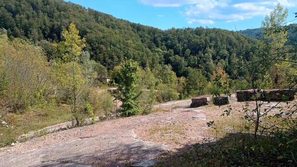 Fosta carieră de marmură de la Moneasa a devenit atracție pentru mii de turiști. Primăria pregătește noi amenajări 1106557