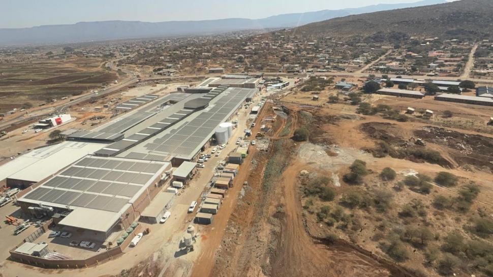 Un mall nou, întins pe 19.000 mp, s-a deschis în inima celui mai valoros zăcământ de platină din lume 1106624