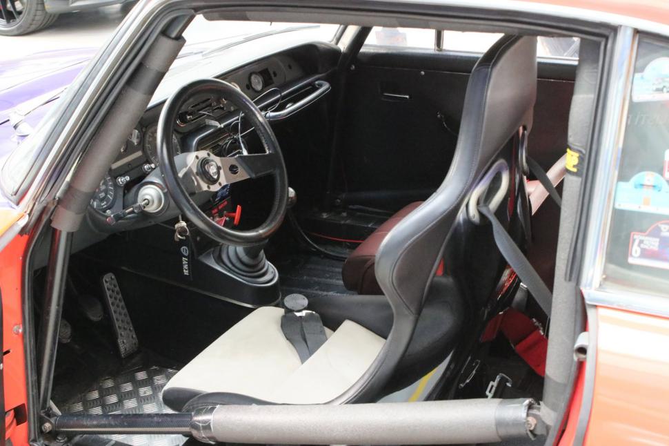 Apariţie surprinzătoare la RAR Griviţa: o Lancia Fulvia din 1970, cu un motor V4 longitudinal. Încă participă la curse, la Monte Carlo 1107108