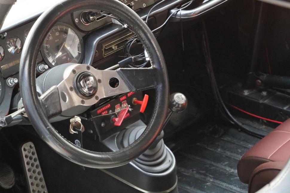 Apariţie surprinzătoare la RAR Griviţa: o Lancia Fulvia din 1970, cu un motor V4 longitudinal. Încă participă la curse, la Monte Carlo 1107112