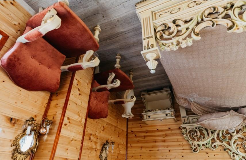 În Gorj există un sat în care totul este cu susul în jos. Cum s-a născut Satul Răsturnat și cine este în spatele ideii 1106931
