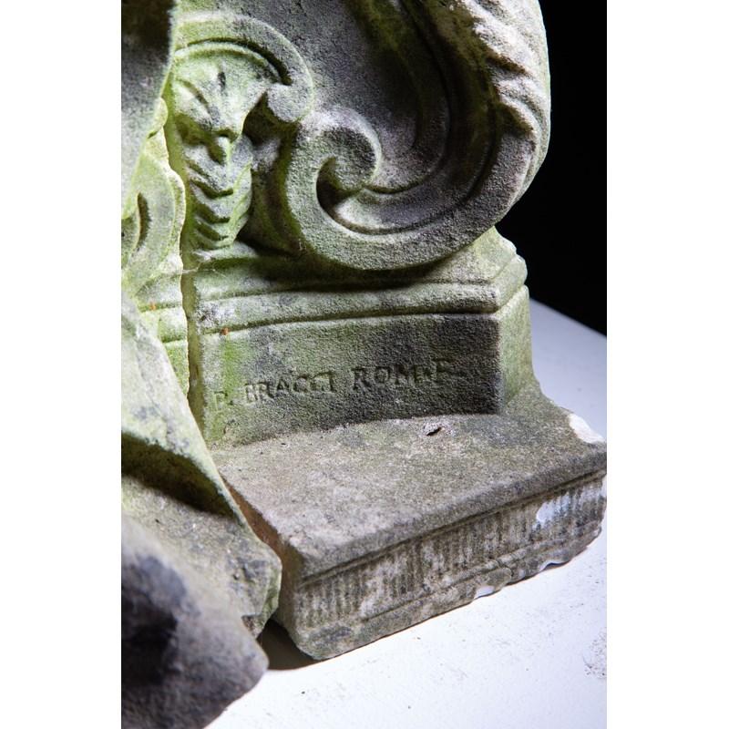 Un bărbat a găsit la un depozit de reciclare un ornament „din beton” care s-a dovedit a fi o sculptură extrem de valoroasă 1107016