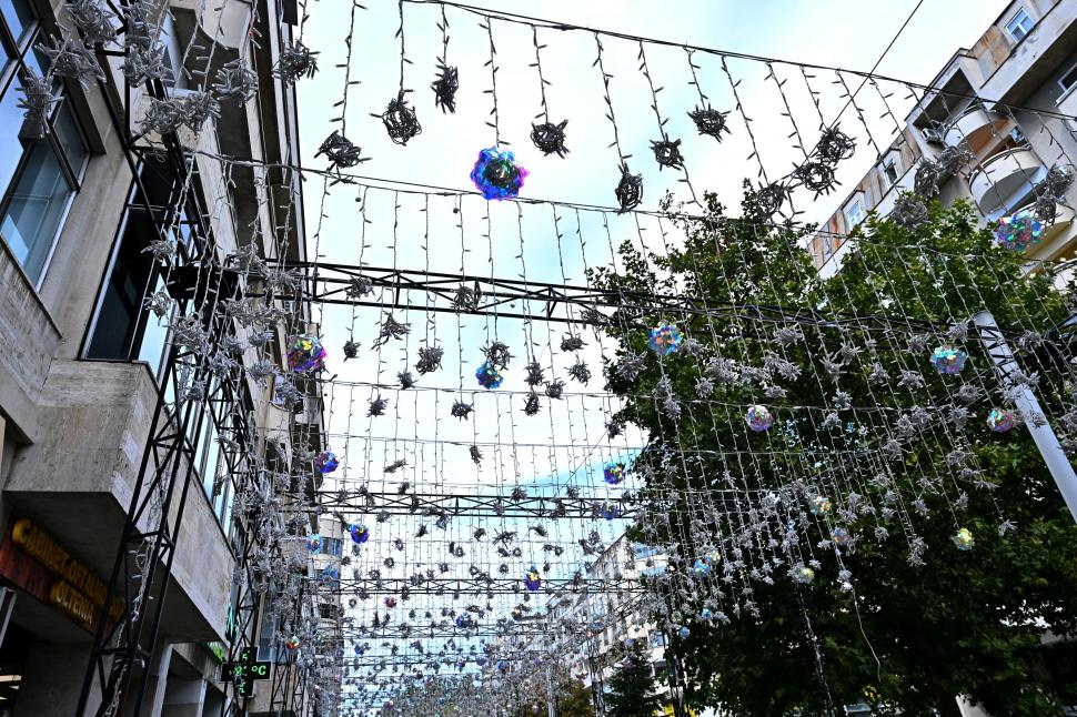 Când se deschide Târgul de Crăciun Craiova 2026: Va avea tematica „Tărâmul elfilor”. Deja se montează luminițele în centrul orașului 1107354