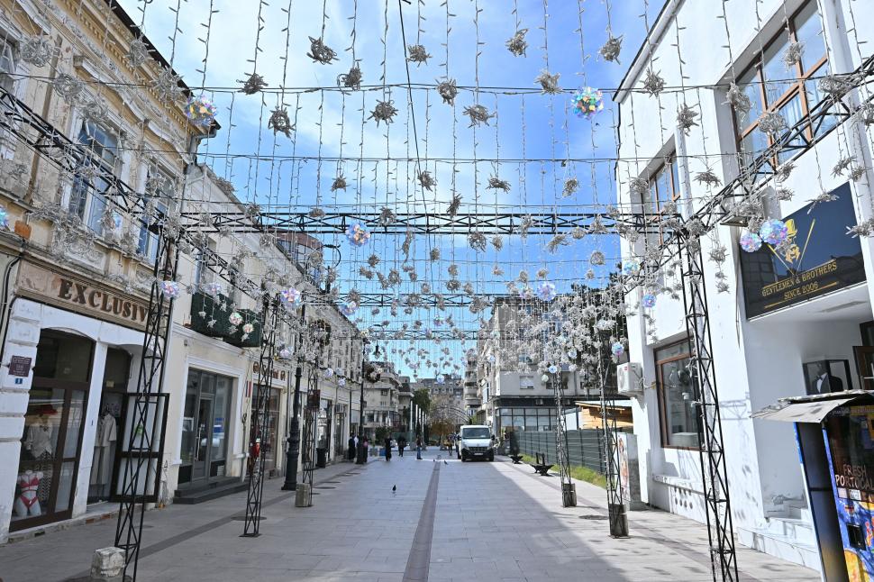 Când se deschide Târgul de Crăciun Craiova 2026: Va avea tematica „Tărâmul elfilor”. Deja se montează luminițele în centrul orașului 1107355