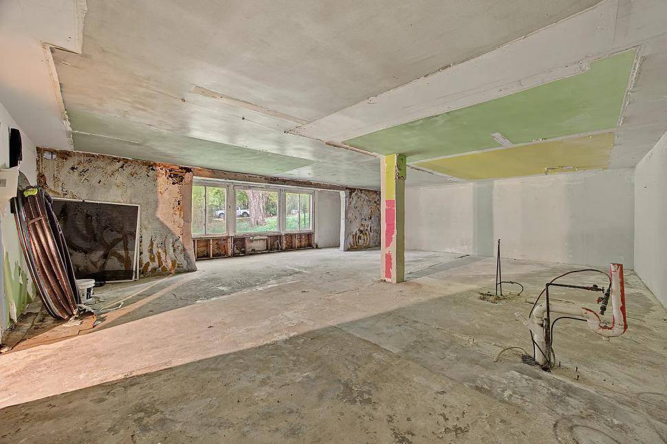 În 1977, „omul cavernelor” a construit o casă subterană, din pietre adunate, ca să reducă facturile. Acum, se vinde cu doar 59.000 de $ 1107422