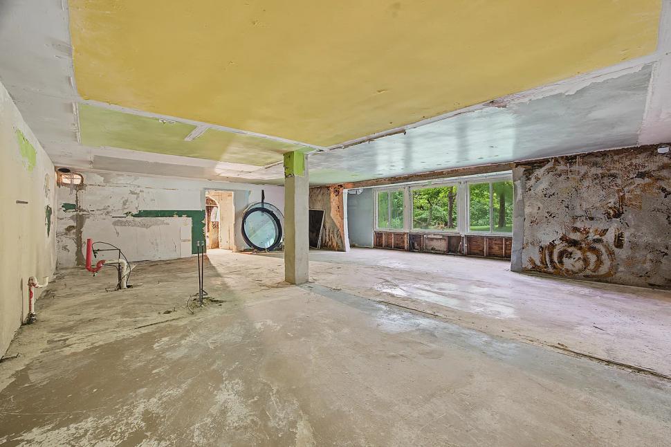 În 1977, „omul cavernelor” a construit o casă subterană, din pietre adunate, ca să reducă facturile. Acum, se vinde cu doar 59.000 de $ 1107423
