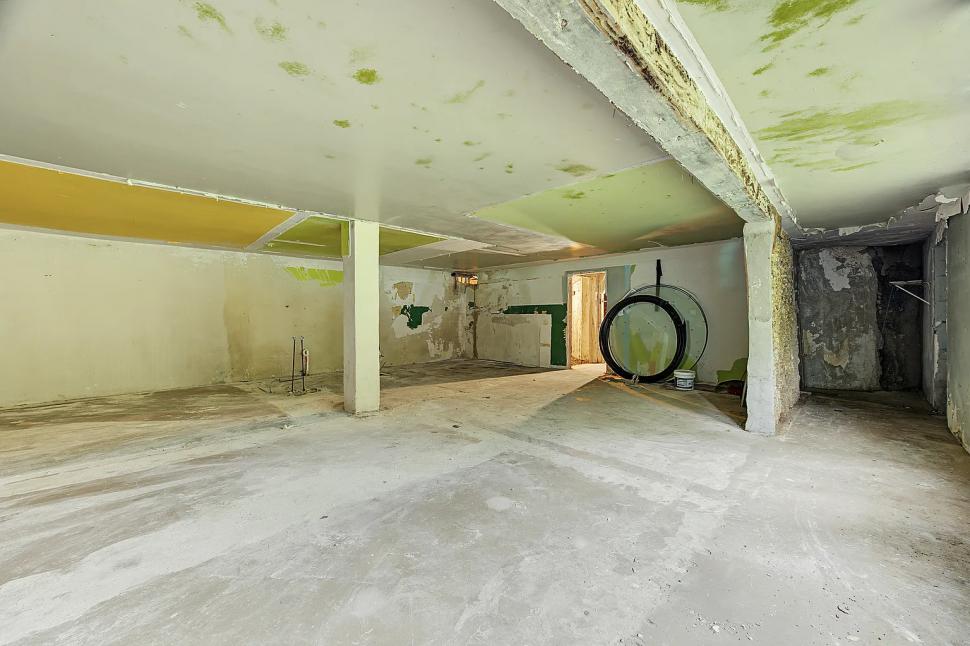 În 1977, „omul cavernelor” a construit o casă subterană, din pietre adunate, ca să reducă facturile. Acum, se vinde cu doar 59.000 de $ 1107425