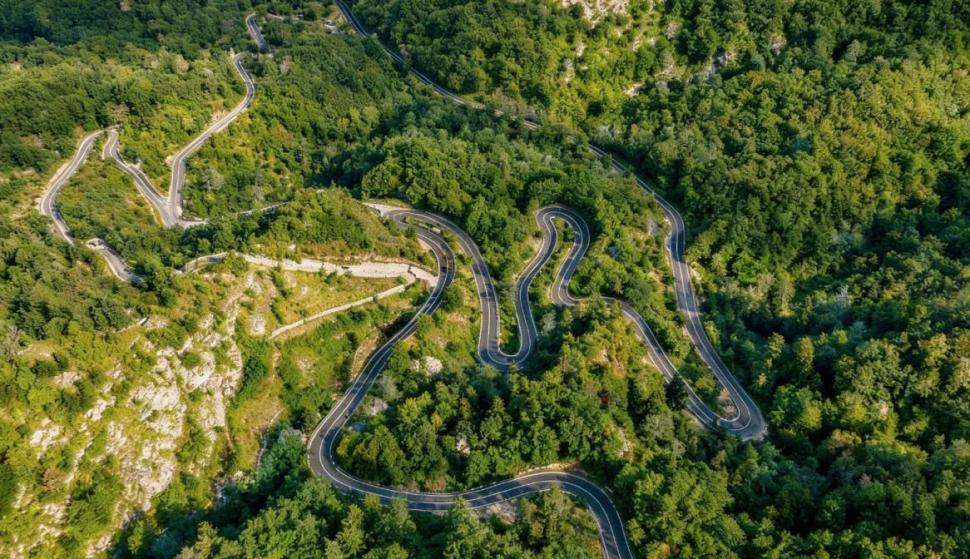 "Noul Transfăgărășan" din vestul României a intrat în lucru. Drumul spectaculos care leagă trei județe este modernizat cu bani europeni 1107194