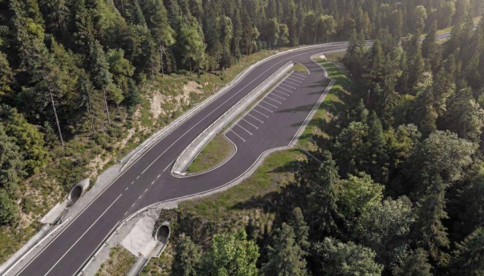"Noul Transfăgărășan" din vestul României a intrat în lucru. Drumul spectaculos care leagă trei județe este modernizat cu bani europeni 1107195