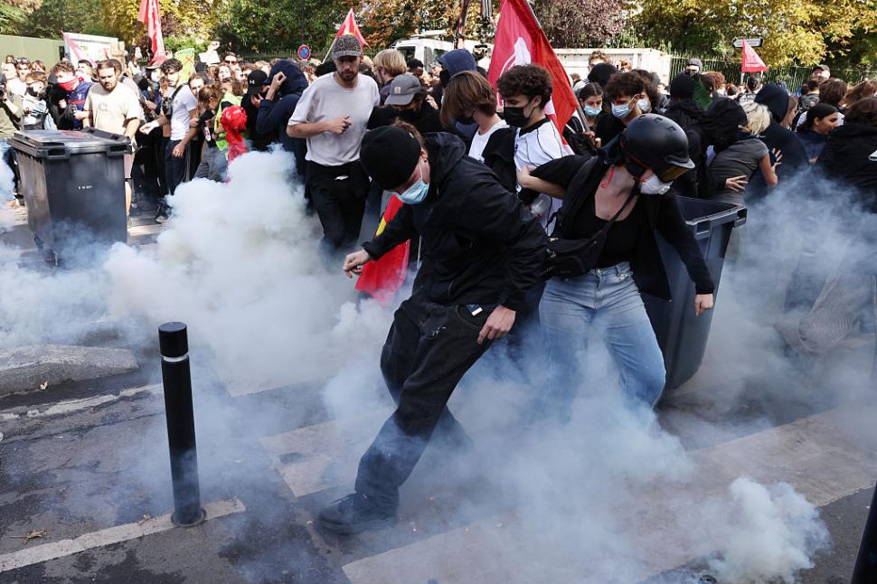"Revoluția elevilor" din Franța s-a extins în universități. 2.000 de persoane arestate. Extrema stângă ar fi în spatele violențelor 1107247