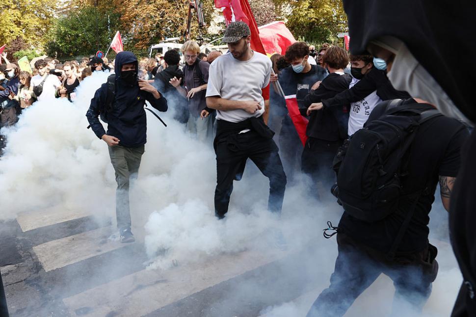 "Revoluția elevilor" din Franța s-a extins în universități. 2.000 de persoane arestate. Extrema stângă ar fi în spatele violențelor 1107248