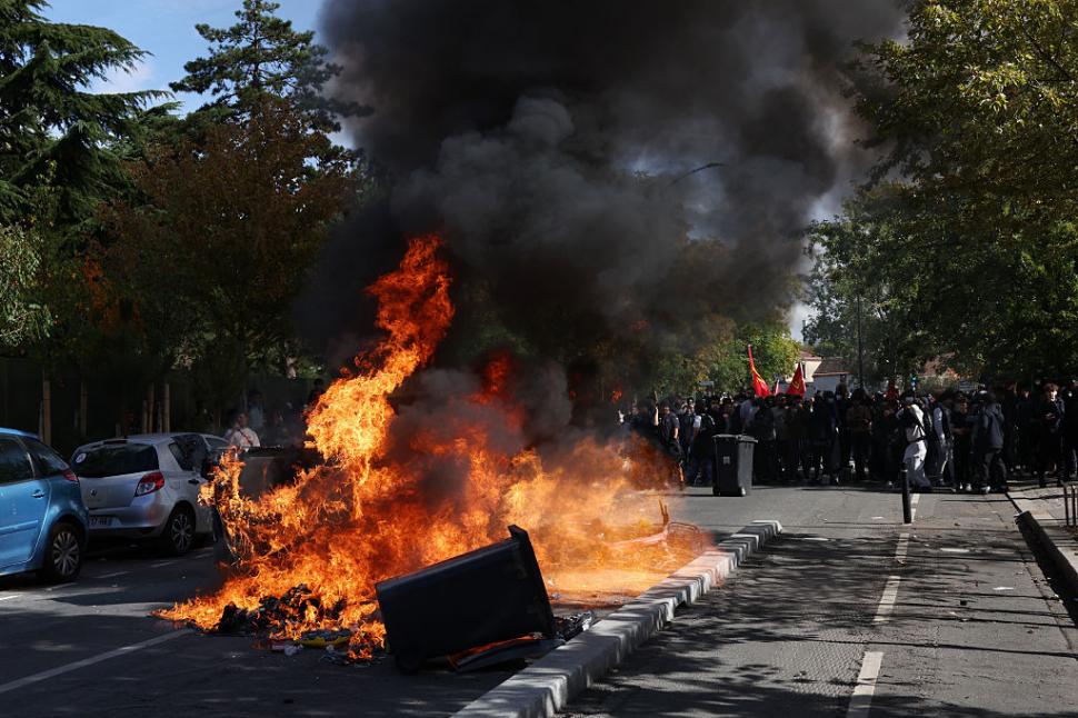"Revoluția elevilor" din Franța s-a extins în universități. 2.000 de persoane arestate. Extrema stângă ar fi în spatele violențelor 1107249